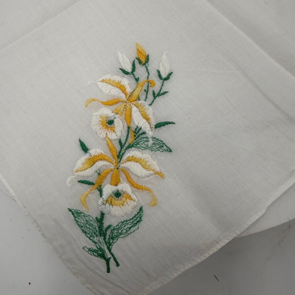 Vtg handkerchief featuring delicate yellow and green embroidered lily flowers.